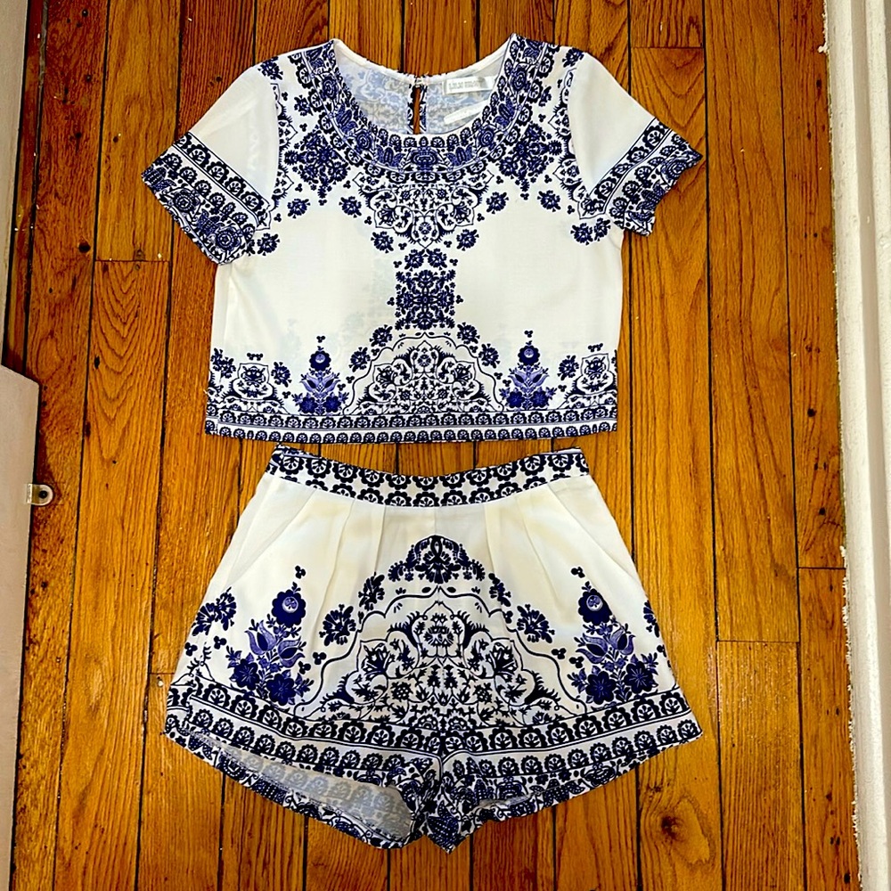 Lily Whyt Blue and White 2 piece set
